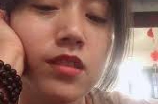 炸裂！司晓迪凌晨甩黑色吊带美照评论区从吃瓜到吐槽吵翻了天